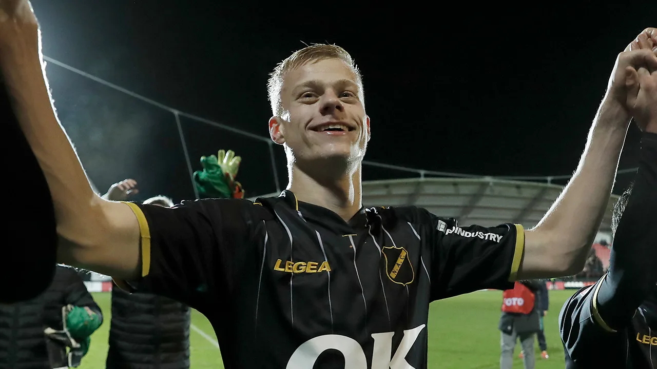 'Feyenoord heeft geen budget voor 'supertalent' Jan Paul van Hecke'