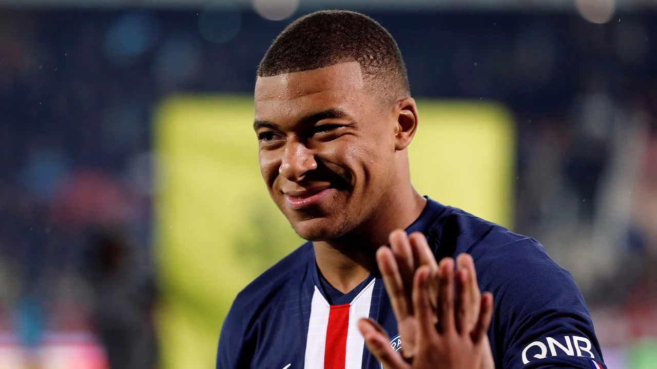Mbappé neemt al voor officiële ontslag afscheid van Tuchel