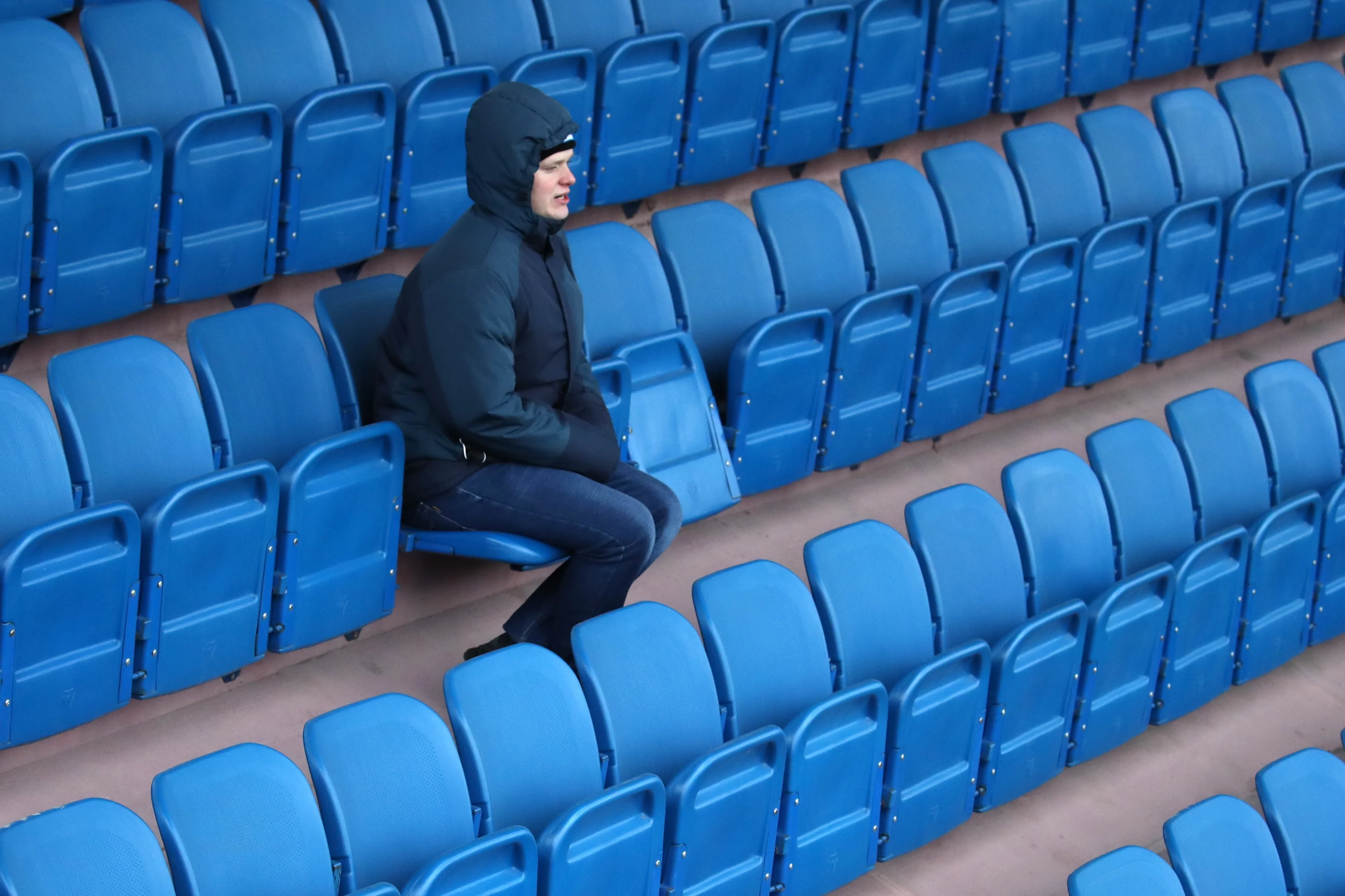 Engelse profclubs: 'Pas voetballen als gezondheidssituatie dat toelaat'