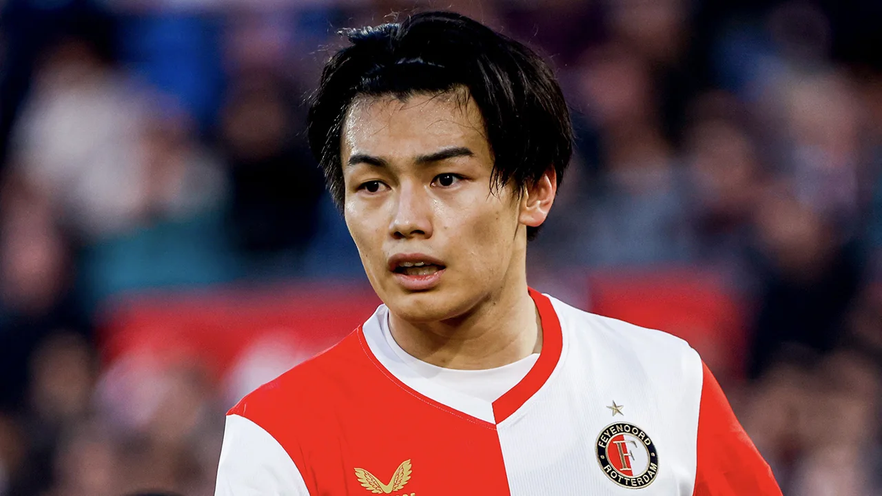 'Feyenoord ontvangt miljoenenbod op Ayase Ueda: forse winst lonkt voor Rotterdammers'