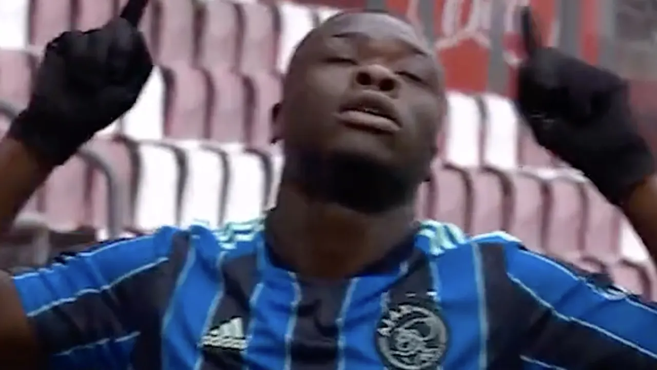 Brian Brobbey meteen trefzeker bij terugkeer in het shirt van Ajax