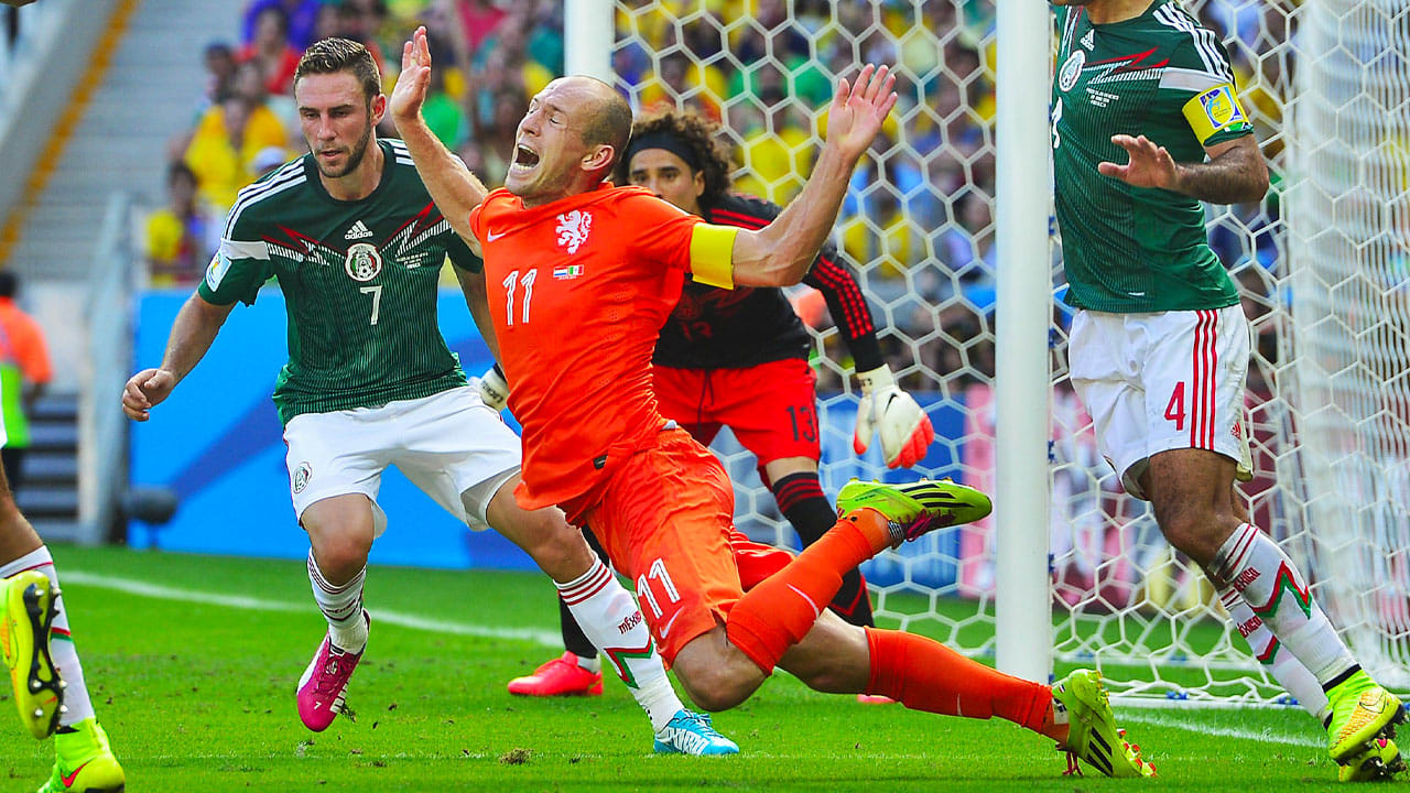 Vandaag 10 jaar geleden: de omstreden 'schwalbe' van Robben tegen Mexico