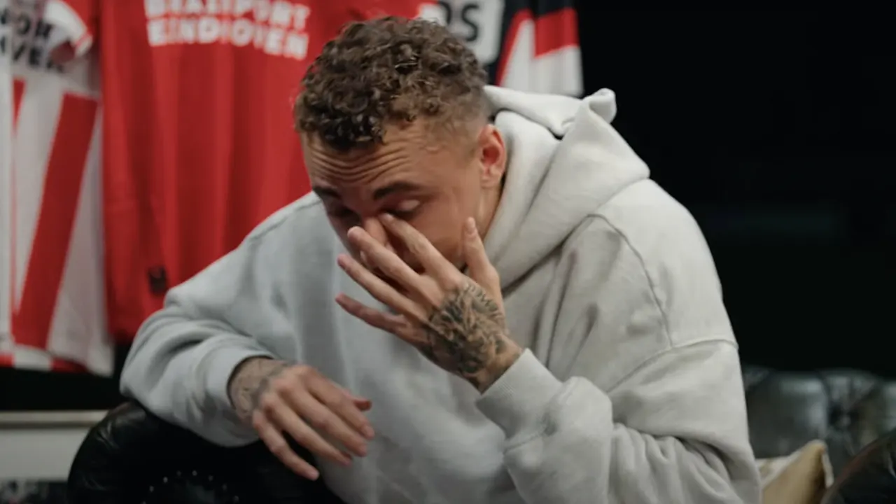 Video: openhartige Noa Lang in tranen tijdens interview: 'Wacht effetjes, dit zie je niet snel hè'