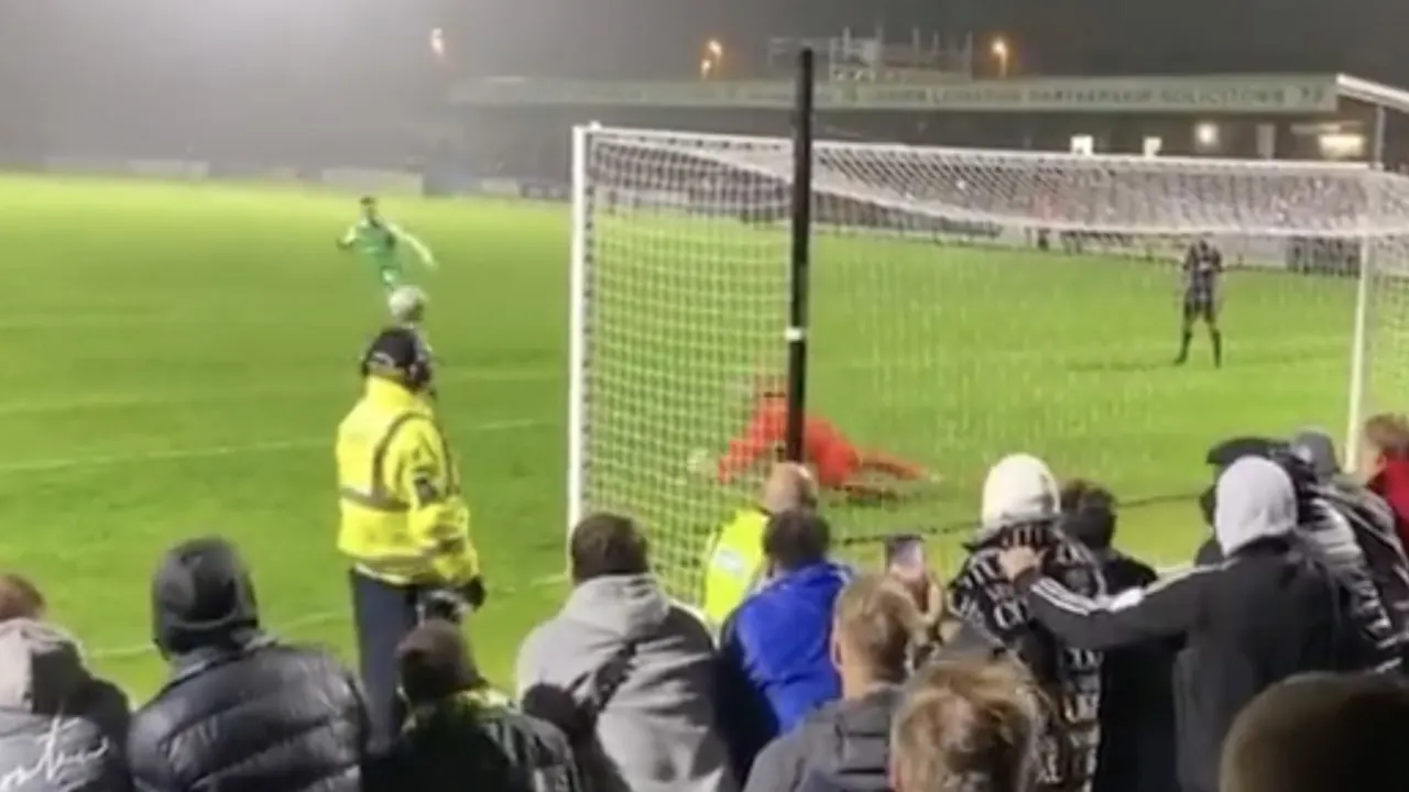 Deze strafschop gaat op dit moment viraal op het internet