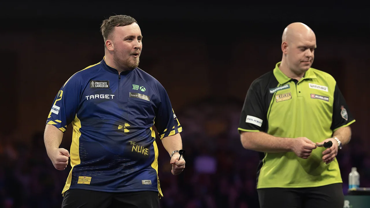 Luke Littler (17) vernedert Michael van Gerwen en pakt eerste WK-titel 