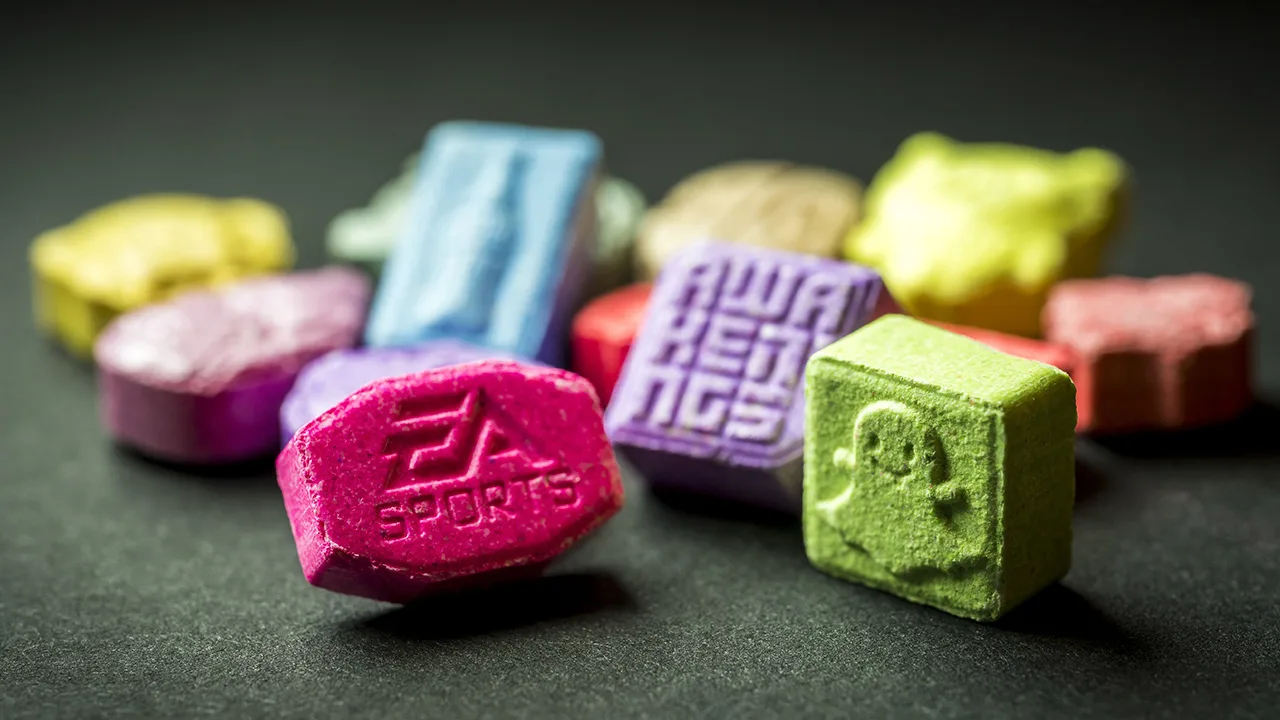 Nederlandse man (22) aangehouden op Ibiza met 163.000 xtc-pillen