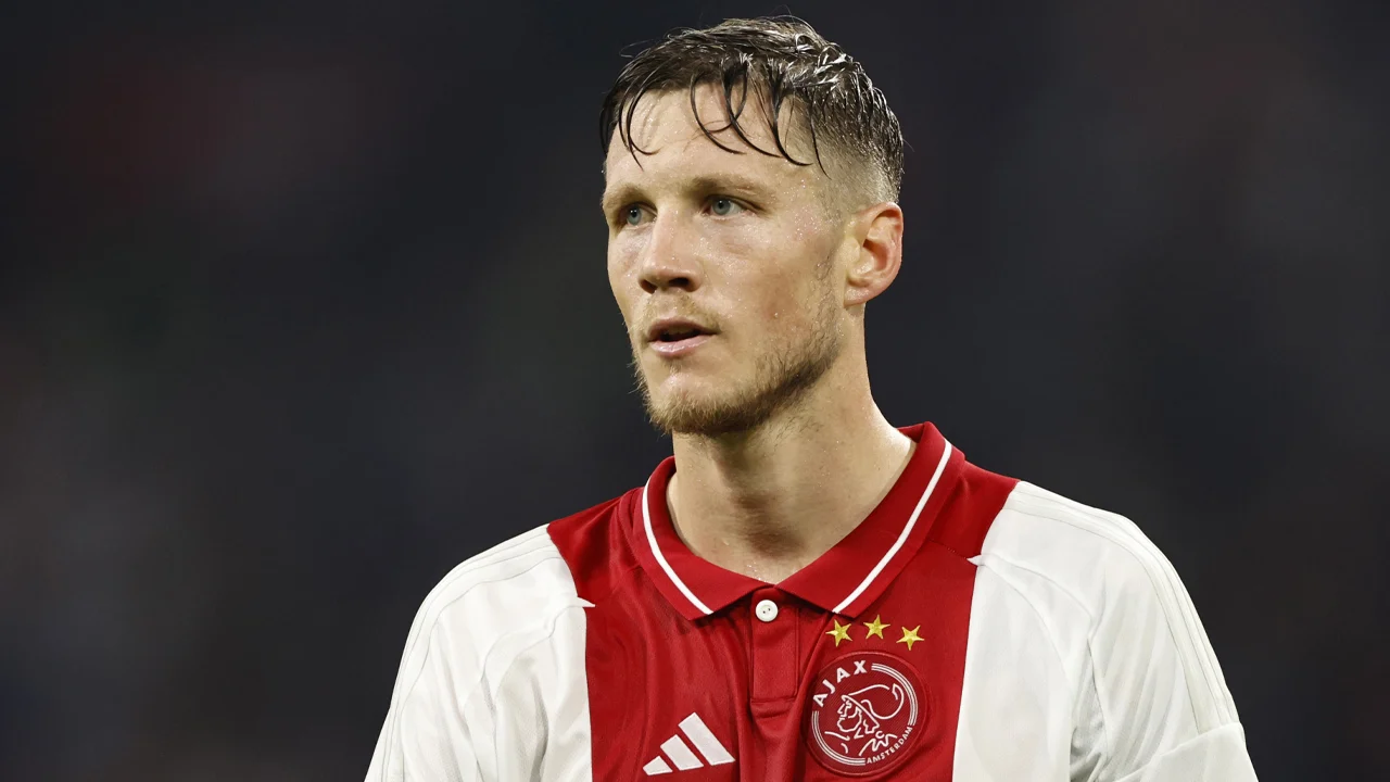 Ajax zonder Wout Weghorst en Jordan Henderson naar Slavia Praag