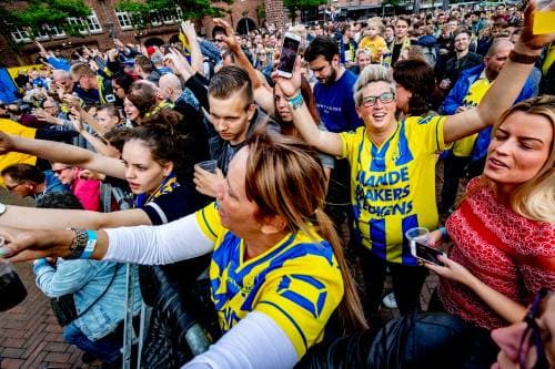 Warm onthaal voor RKC op Raadhuisplein