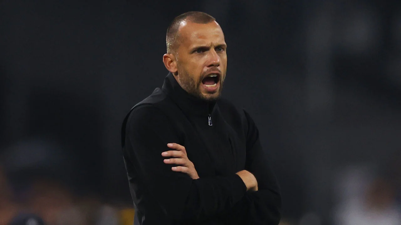 'Ajax-directie ziet geen reden om te breken met Heitinga' 