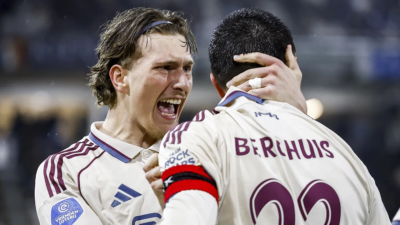 Ajax wint overtuigend bij Heracles Almelo