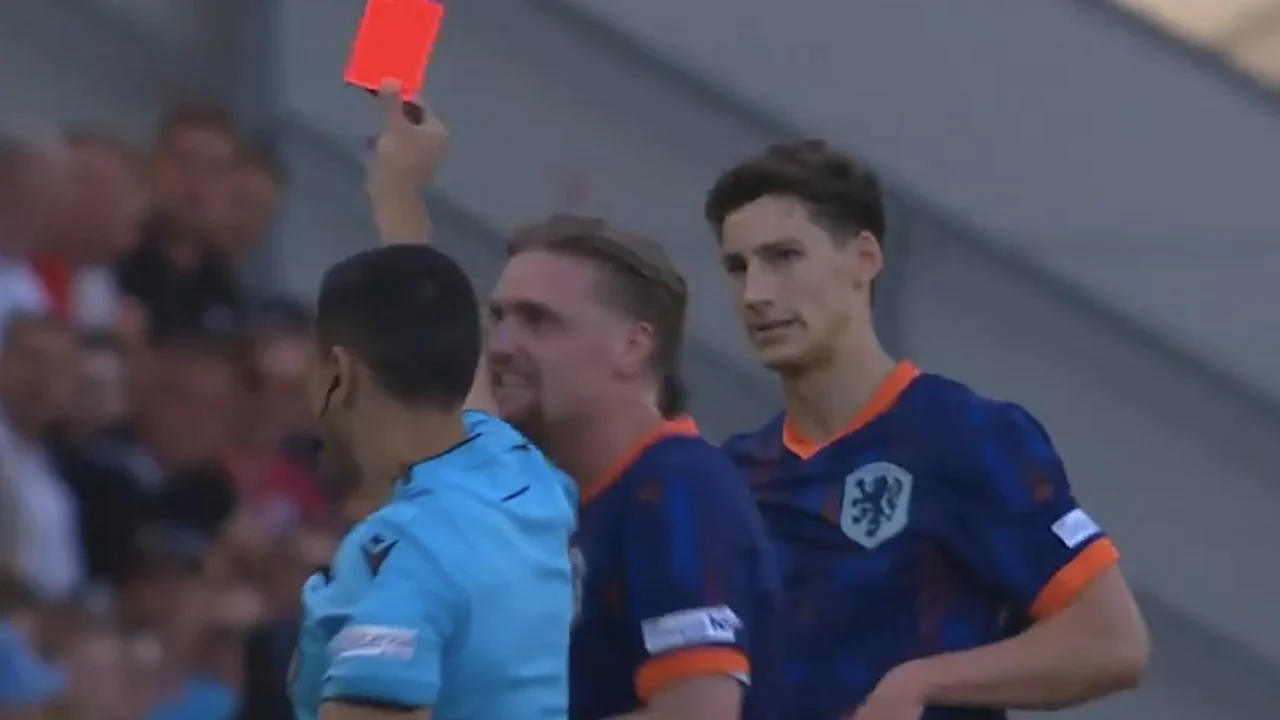 Jong Oranje met tien man verder tegen Jong Portugal na vroege rode kaart Van Bommel