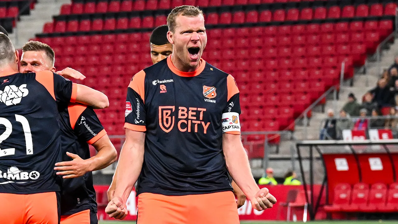 Volendam na zege bij Jong AZ zeker van promotie naar Eredivisie