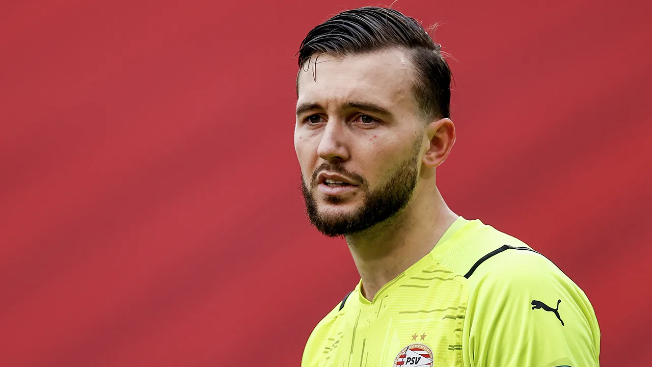 'PSV gaat komende zomer op zoek naar twee nieuwe keepers'