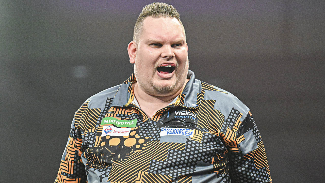 Nederlandse topdarter krijgt veel reacties op uiterlijk: 'Meesten zitten met uitkering thuis'