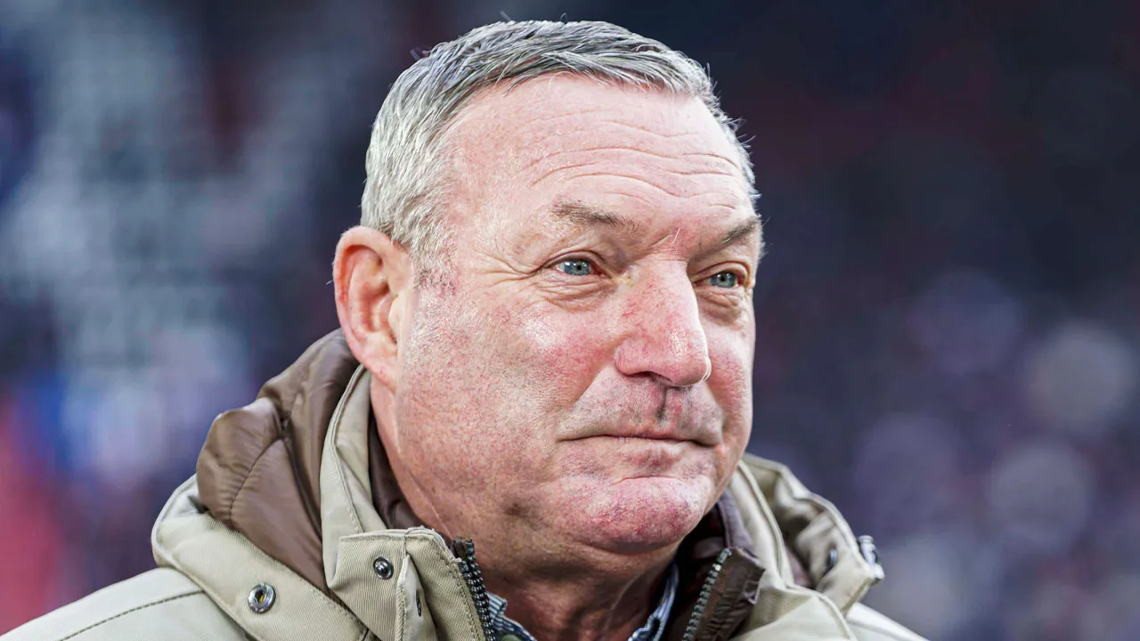 FC Utrecht-coach Ron Jans (67) stopt na dit seizoen als trainer