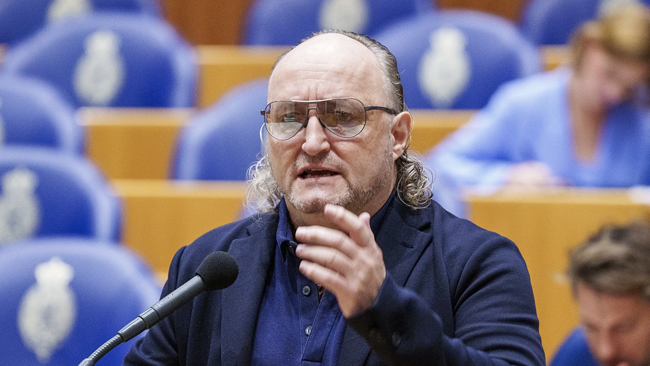 PVV-Kamerlid Dion Graus reageert op mogelijke presentatieklus op NPO 3: 'Die kans bestaat ja'