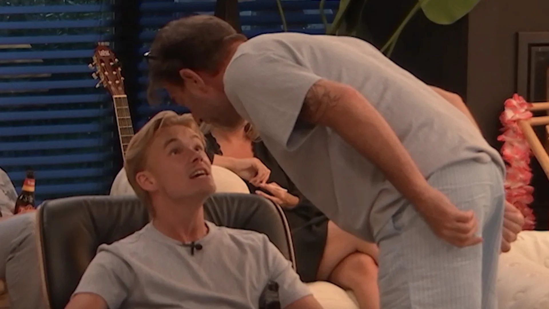 De bom barst in realityprogramma De Bondgenoten: 'Sla dan, sla dan!'