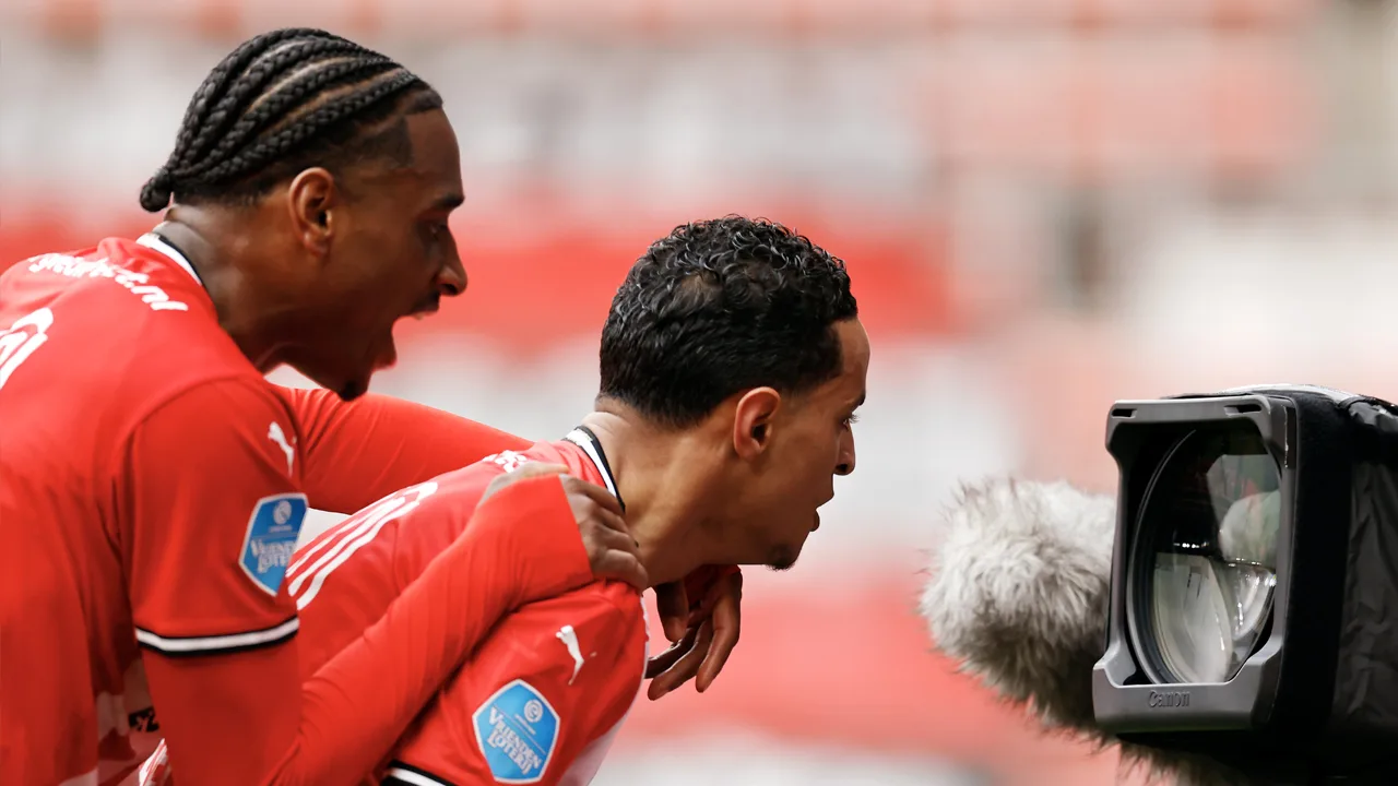 Afellay over juichen van Ihattaren: 'Hij maakt zichzelf kapot'