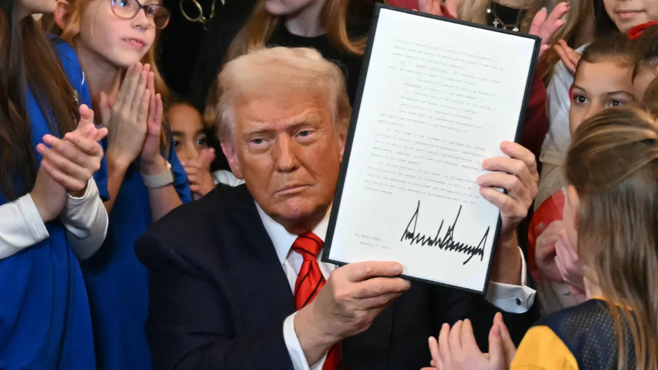 Trump tekent decreet dat transgenders uit vrouwensport moet weren