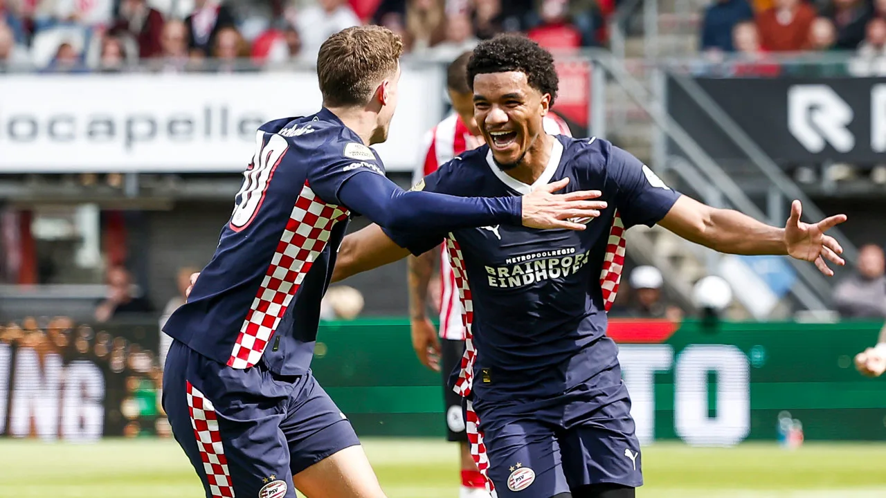 PSV kroont zich na zinderende titelstrijd tot kampioen van de Eredivisie