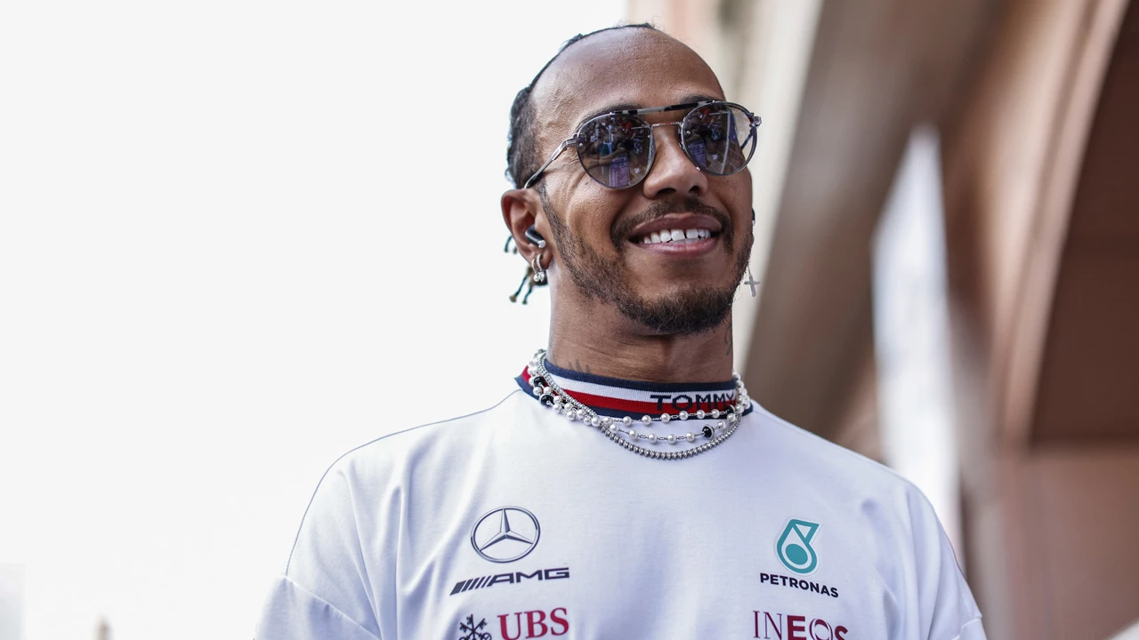 Hamilton en Russell verlengen contract bij Mercedes