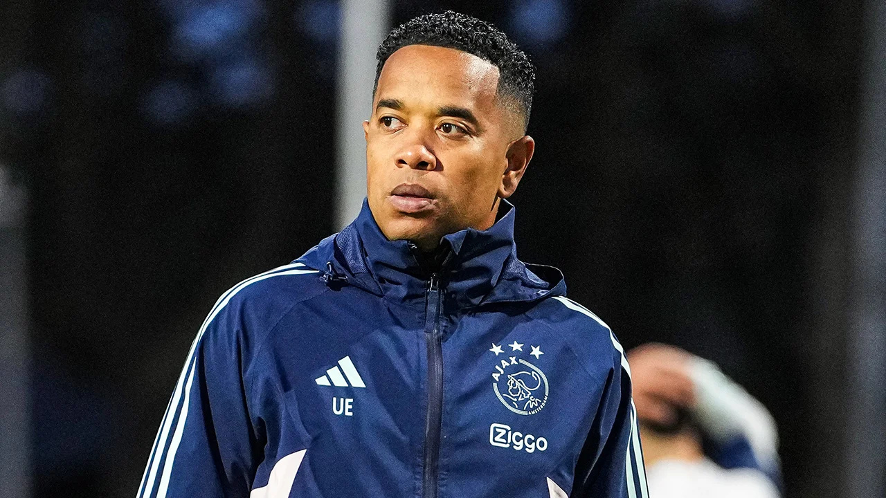 Officieel: Emanuelson gaat aan de slag als assistent van Heitinga bij Ajax