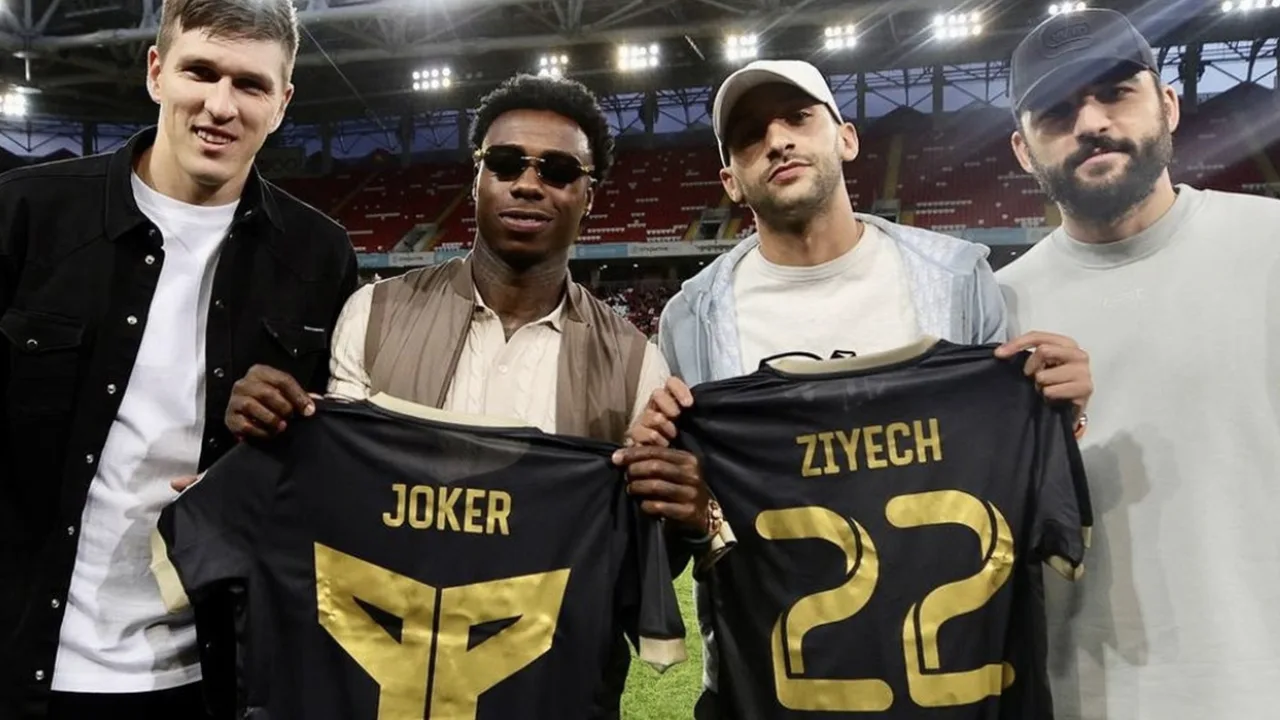 Kritiek op bezoek van Ziyech aan Rusland en Promes: 'Hij is zijn moreel kompas al een tijdje kwijt'