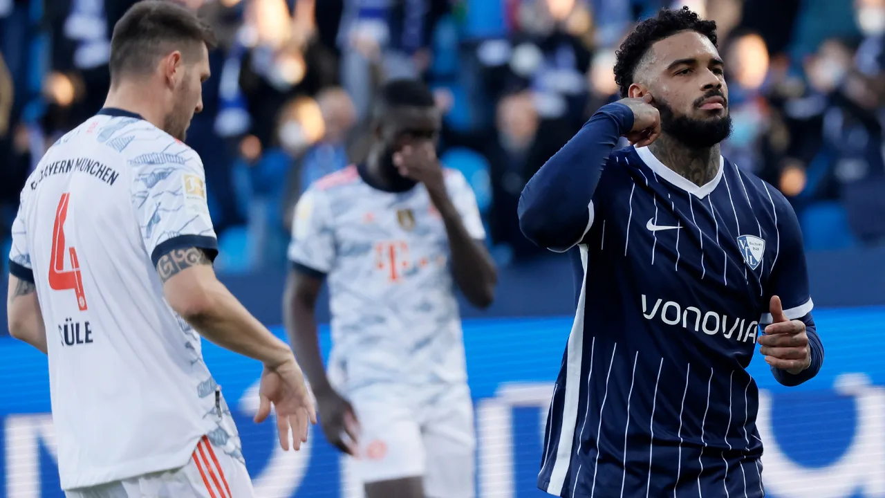 Locadia trefzeker in ruime winst van VFL Bochum op koploper Bayern München