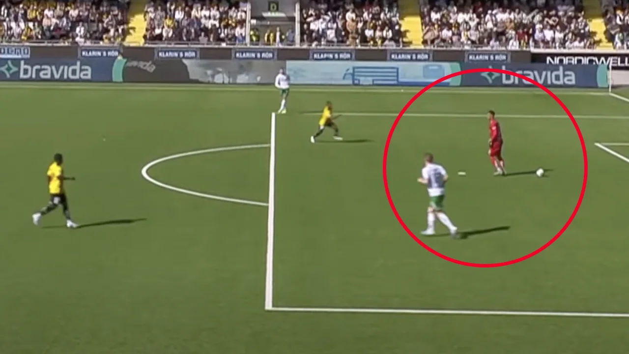 Pijnlijke blunder in Zweedse competitie: doelman ziet penaltystip aan voor bal