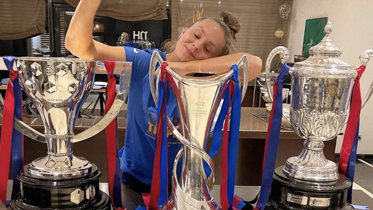 Lieke Martens schittert in bekerfinale en pakt treble met FC Barcelona