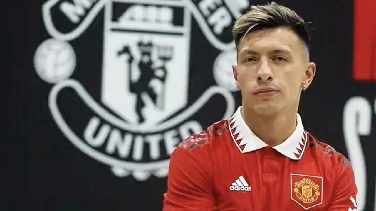Manchester United presenteert aanwinst Lisandro Martinez