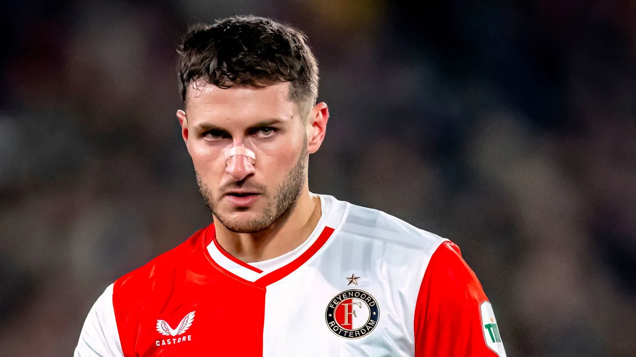 Advies voor Feyenoord: 'Giménez gelijk bij de uitgang neerzetten met een bordje uitverkoop’