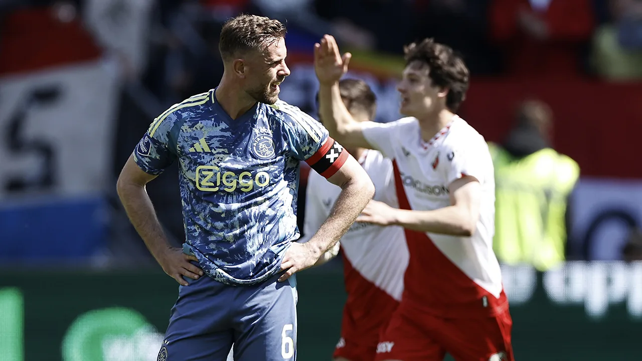 FC Utrecht wint ruim van Ajax en maakt titelrace spannender