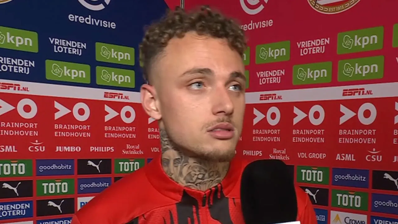 Noa Lang haalt uit naar PSV-fans: 'Blijkbaar kunnen zij beter voetballen dan wij!'