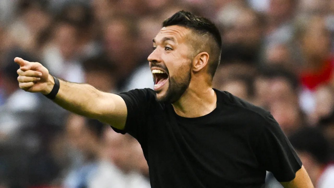 Farioli wilde andere speler penalty laten nemen: 'Maar de scheidsrechter stond dat niet toe'