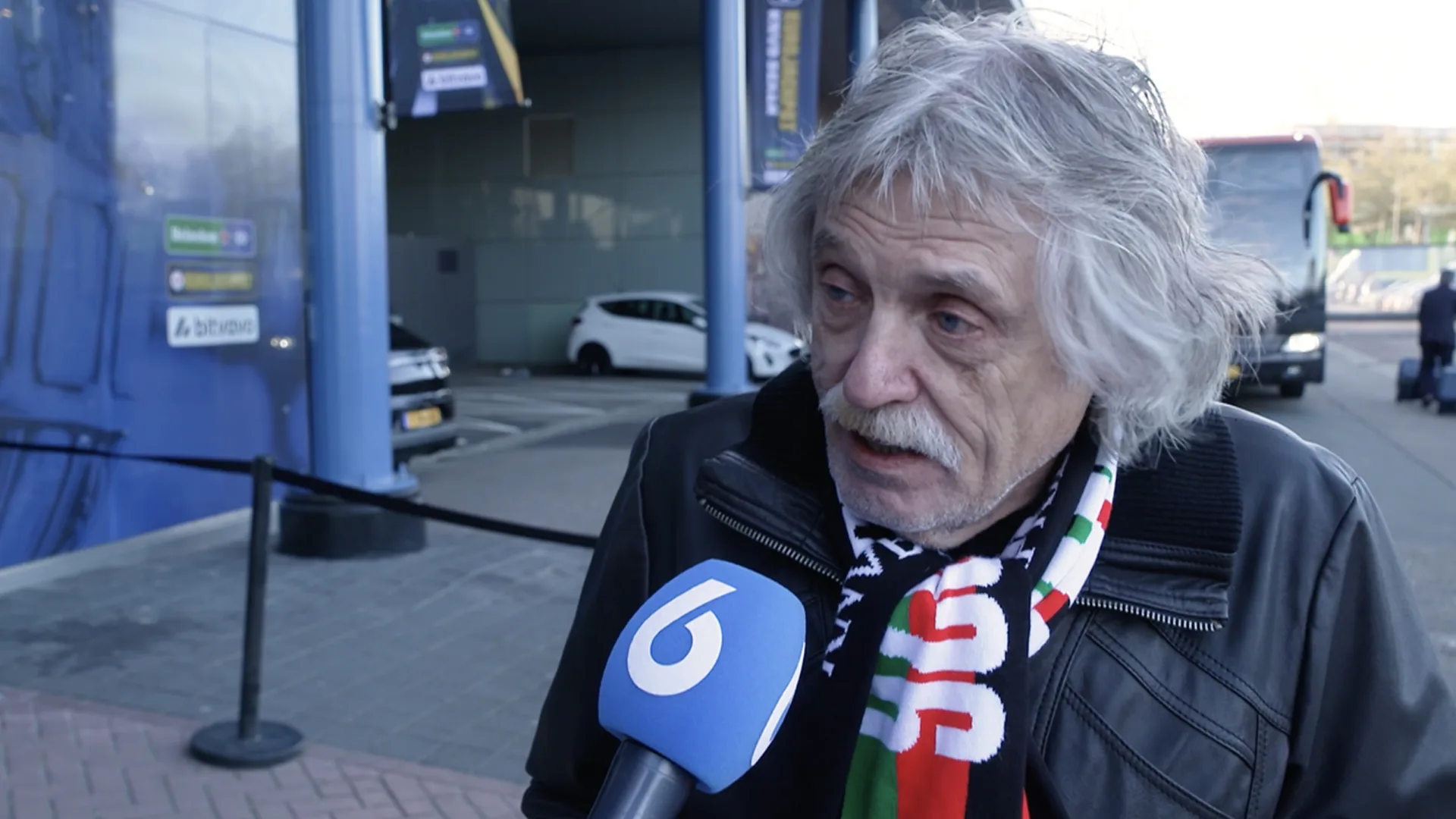 Johan Derksen vertrekt voortijdig bij bekerfinale: 'NEC bakte er niets van!'