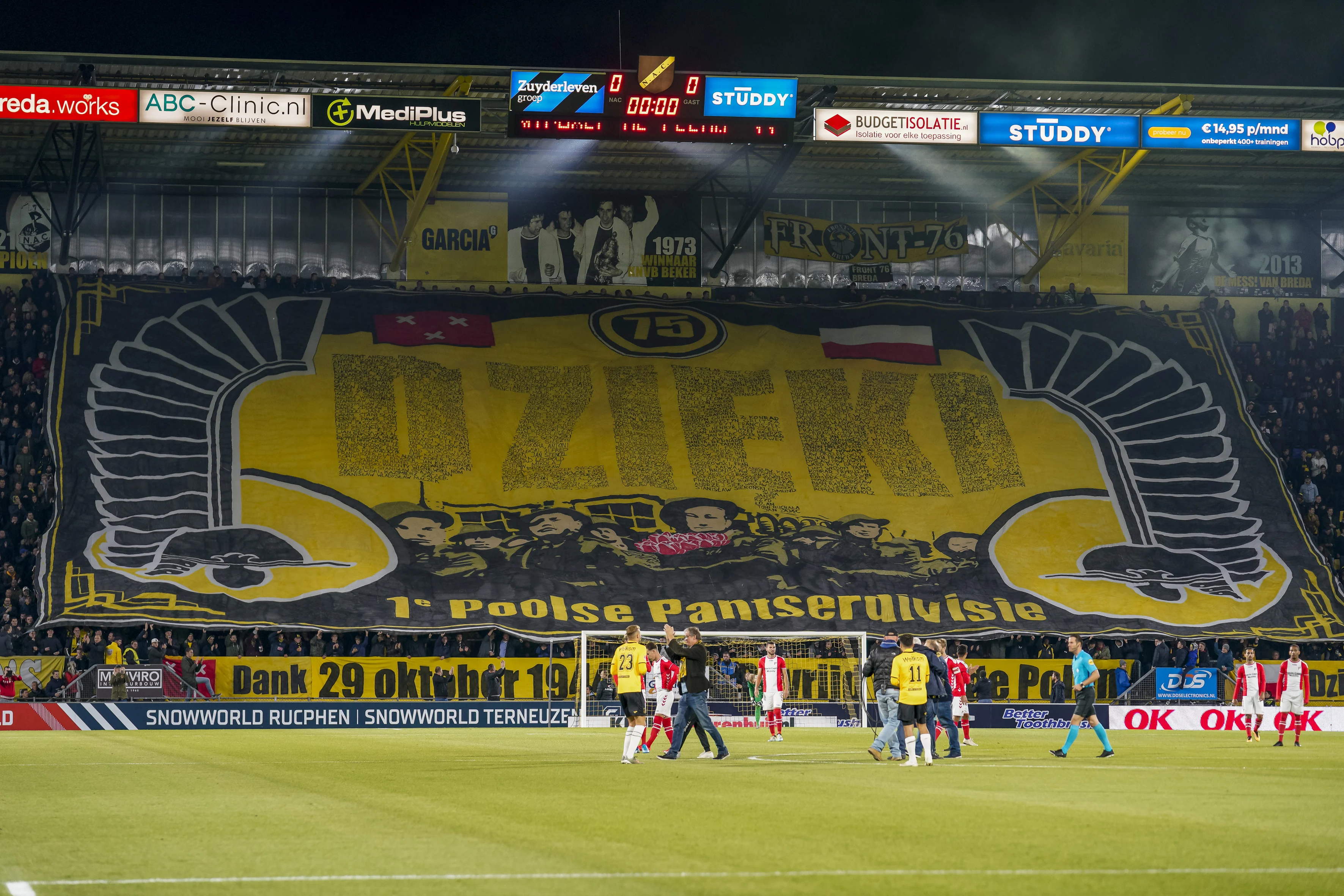 Prachtig eerbetoon van NAC-supporters aan de Poolse bevrijders 