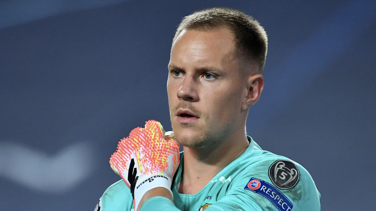Doelman Ter Stegen maanden eruit na knieoperatie
