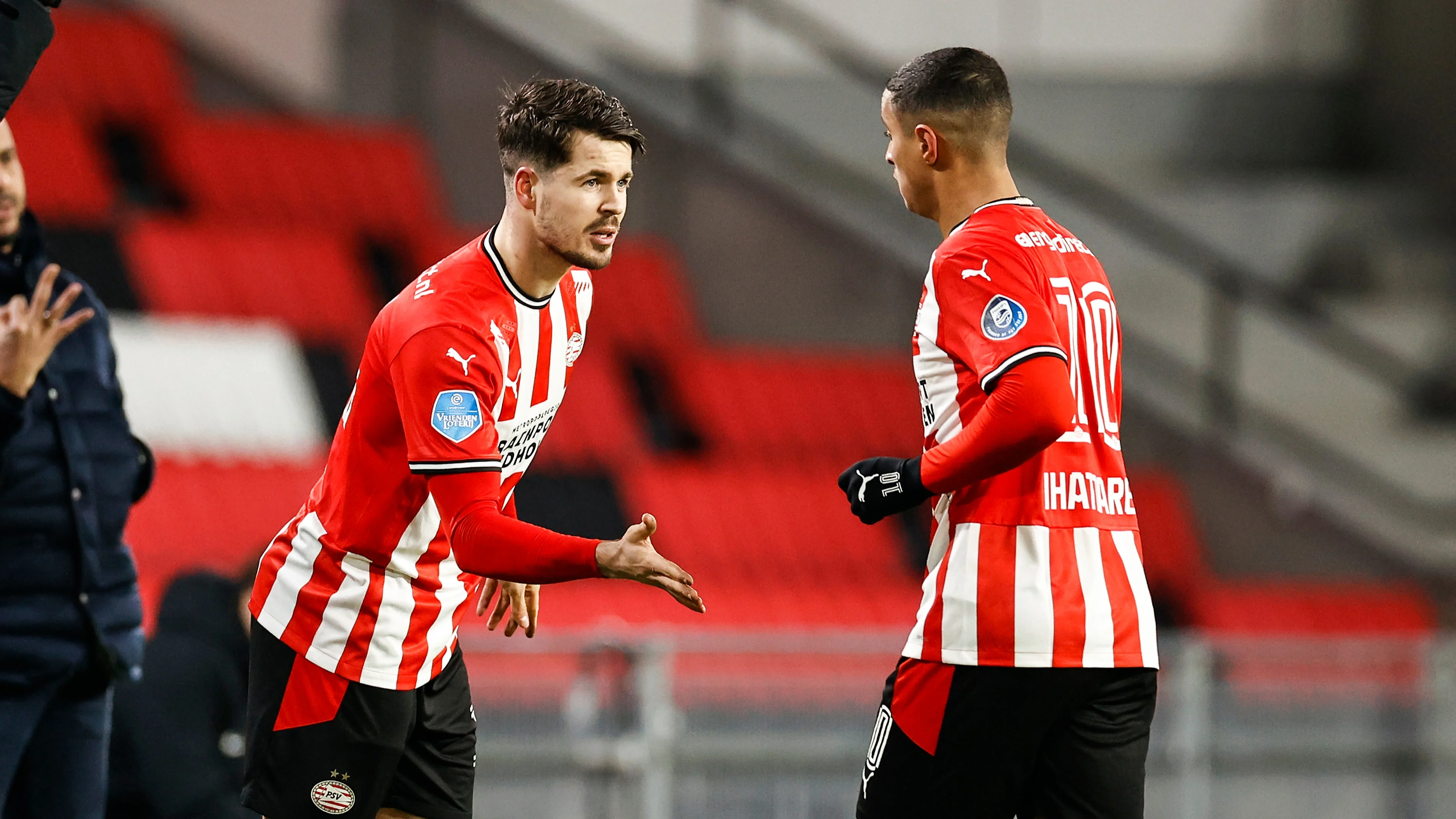 Eén lichtpuntje in Eindhoven: Van Ginkel na 983 dagen terug op het veld