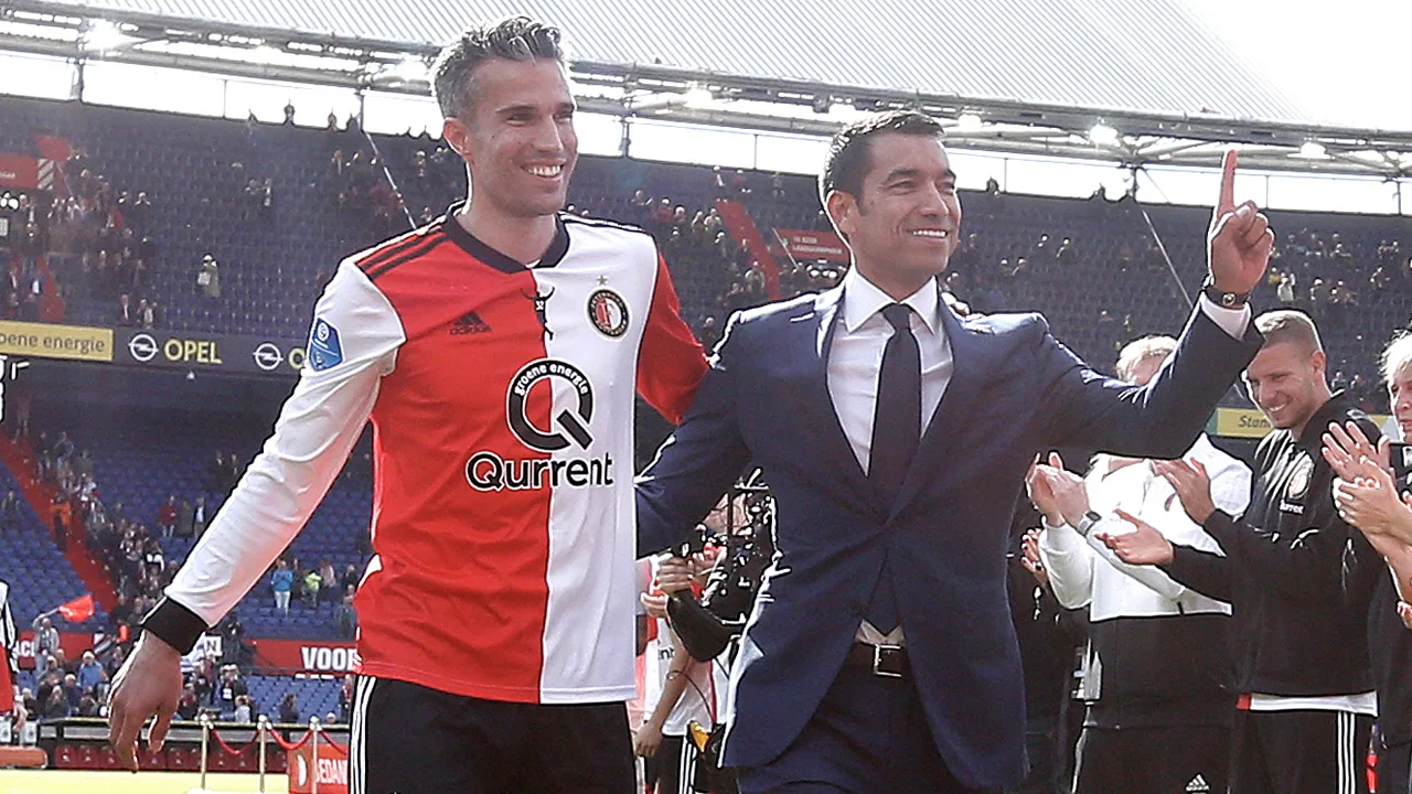 Vandaag 1 jaar geleden: Afscheid Van Persie en Van Bronckhorst in bomvolle Kuip