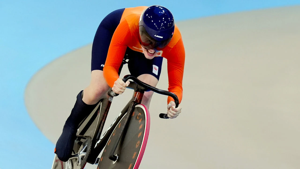 Baanwielrenster Groot wint eerste paralympisch goud in Parijs