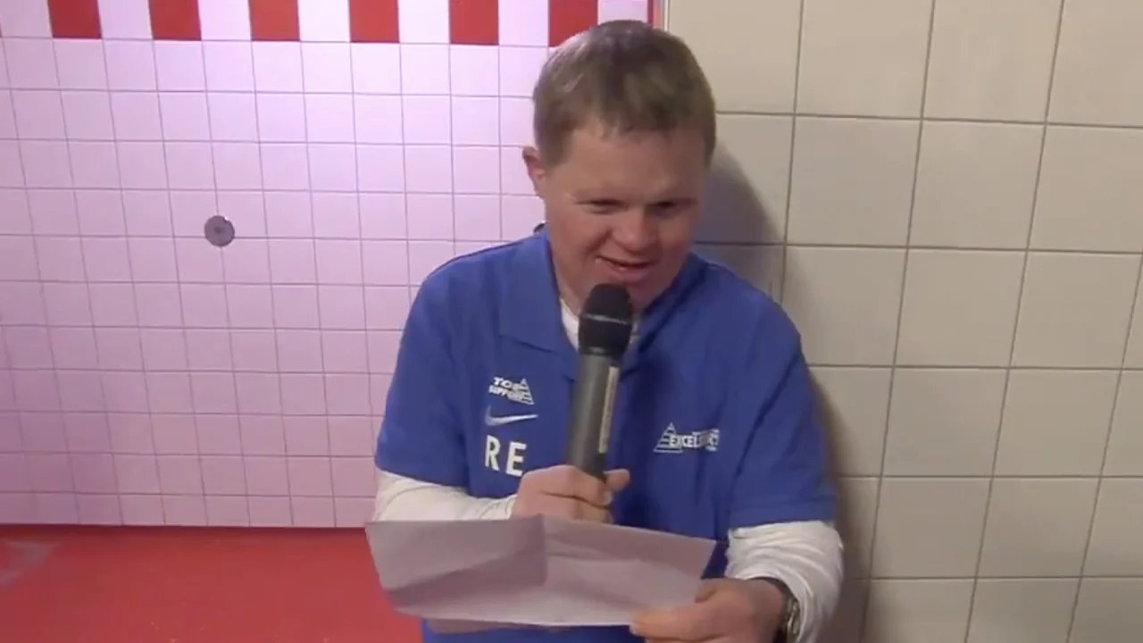 Assistent-trainer Excelsior '31 geeft peptalk voorafgaand aan duel met FC Utrecht: 'Hakuna matata'