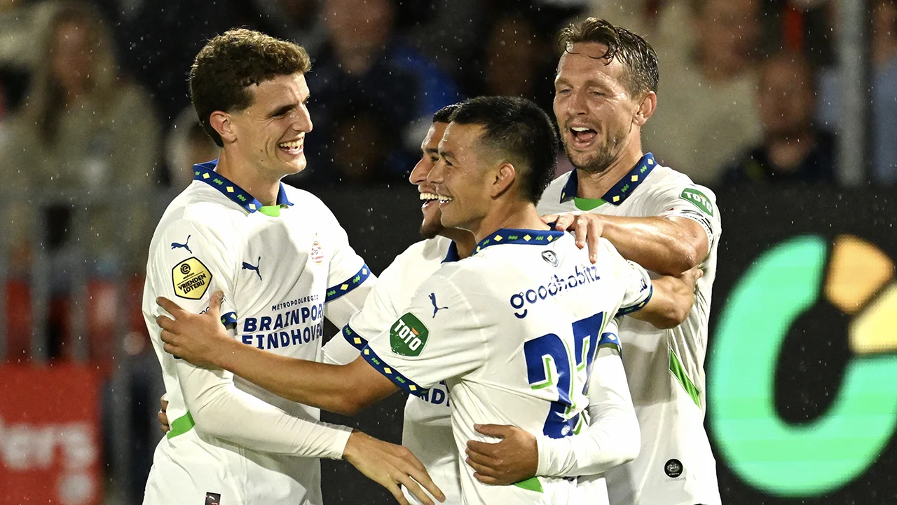 PSV laat zich niet afleiden en verslaat Almere met grote cijfers