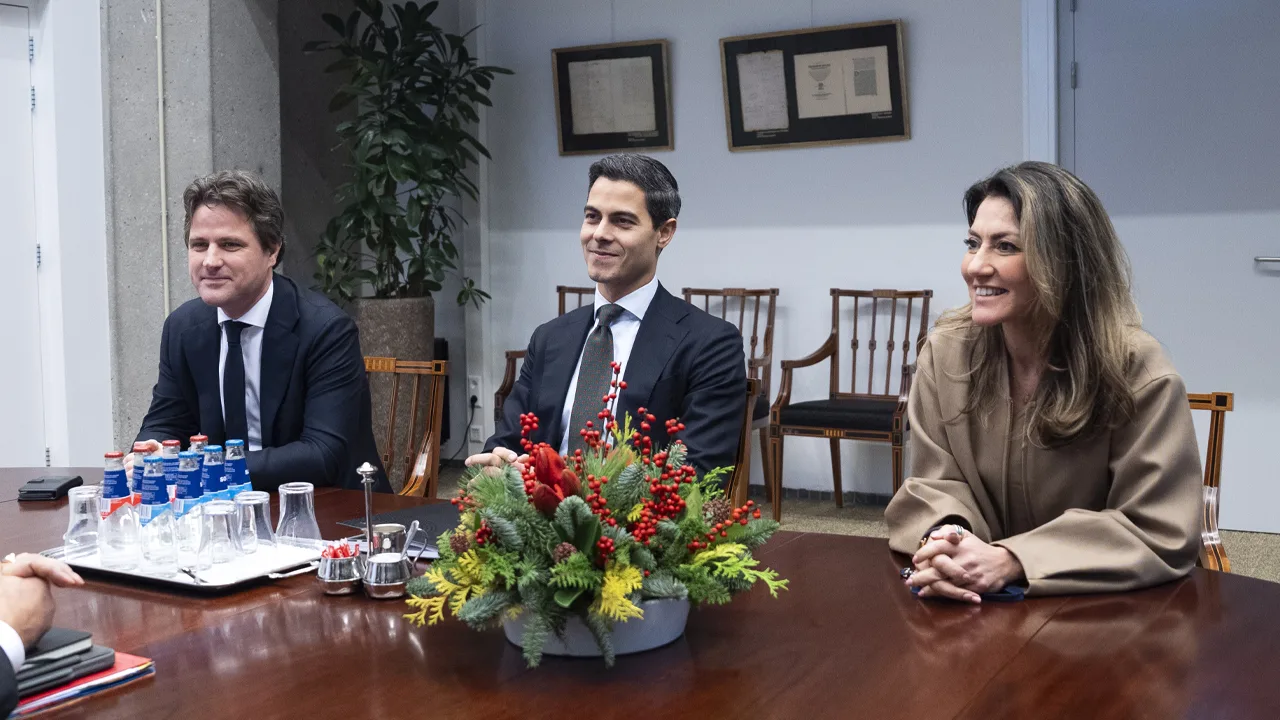 D66, VVD en CDA houden vast aan minderheidskabinet ondanks internationale spanningen