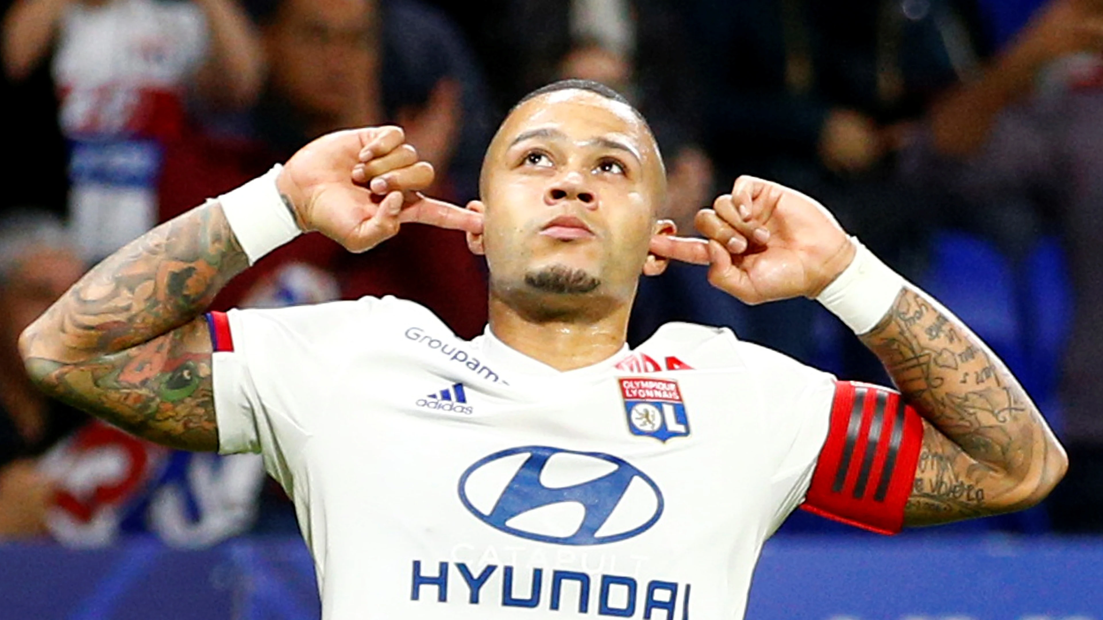 Memphis leidt Lyon met twee goals voorbij Nîmes