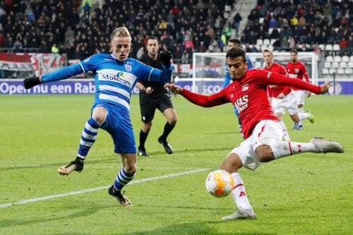 Linksback Wijndal keert terug in basiselftal AZ