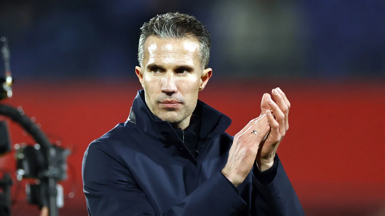 Van Persie tevreden over Feyenoord na gelijkspel tegen NEC: 'Ze hebben het hartstikke goed gedaan!' 