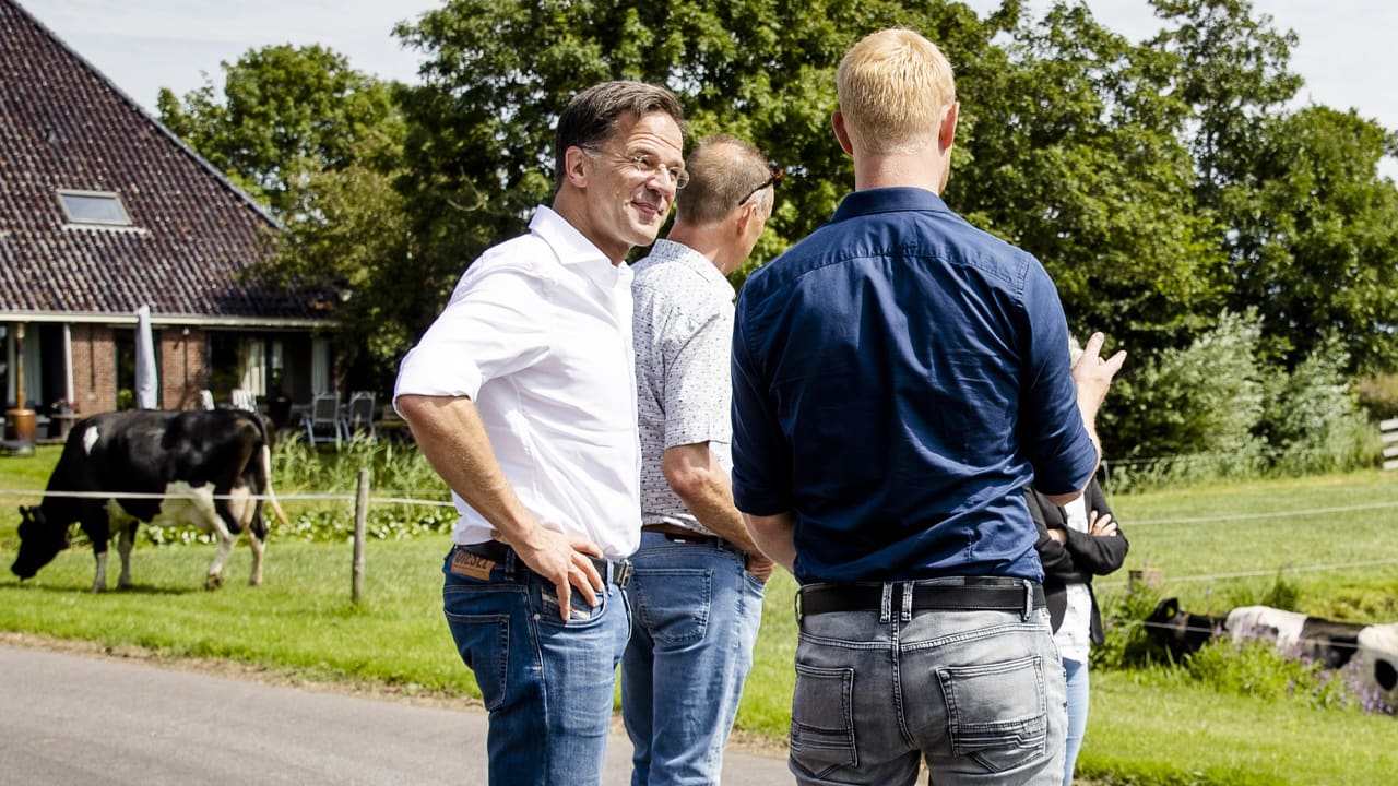 Rutte na gesprek met melkveehouder: 'Zorgen zijn groot en die kan ik niet wegnemen'