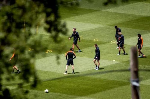 Oranje traint met complete selectie in Braga