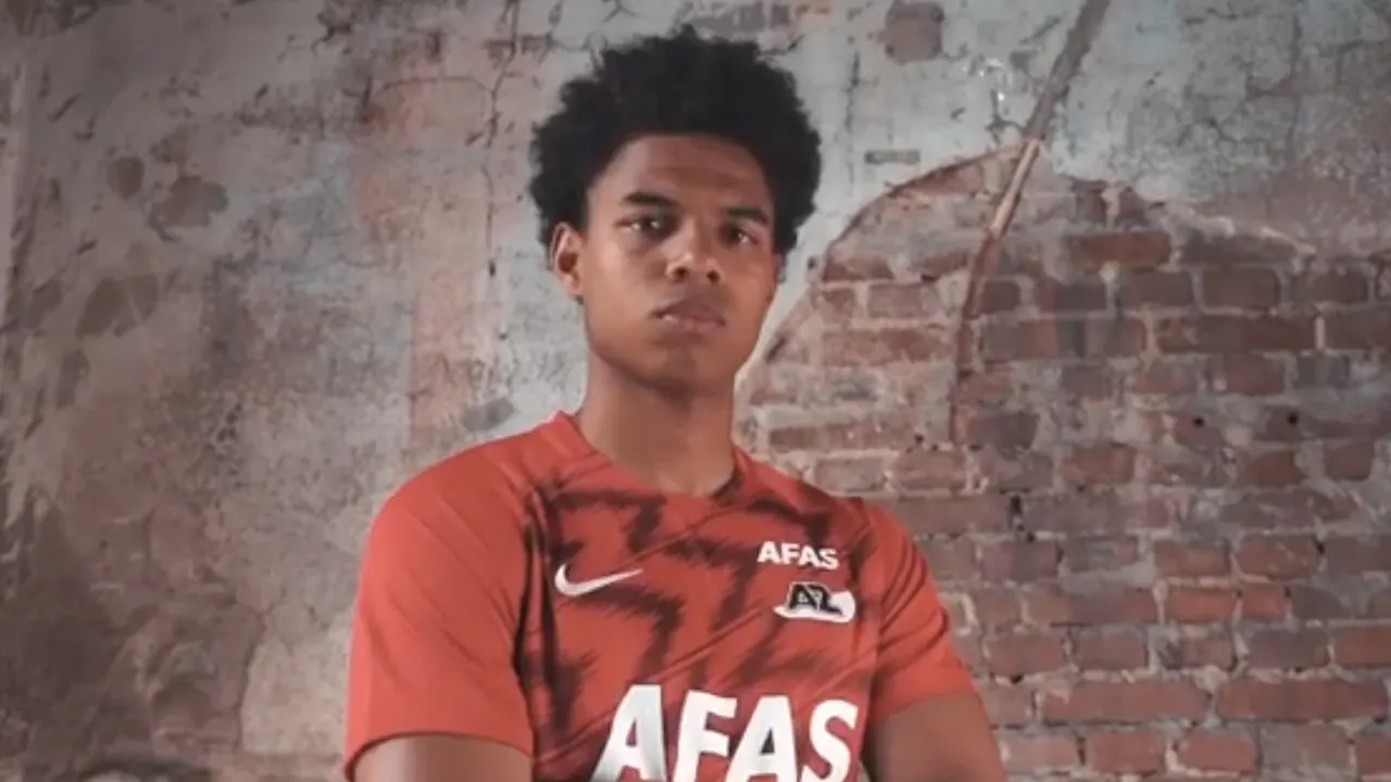 AZ presenteert nieuw thuistenue van Nike: 'The New Red'